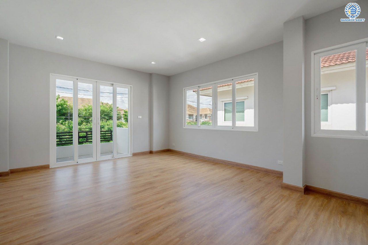 บ้านมือสองตกแต่งใหม่ ม.คาซ่าวิลล์ ราชพฤกษ์-รัตนาธิเบศร์1 แบรนด์ Q.House ต่อเติมครบพร้อมเข้าอยู่ เนื้อที่ 86 ตร.ว. ฟังก์ชันจัดเต็ม 3 ห้องนอน 3 ห้องน้ำ 1 ห้องอเนกประสงค์ 1 ห้องแม่บ้าน จอดรถได้ 2 คัน บนทำเลศักยภาพ ติดถนนราชพฤกษ์ และเพียง 10 นาทีถึงรถไฟฟ้า "สถานีบางรักน้อยท่าอิฐ"